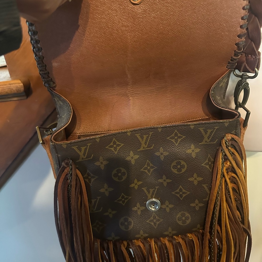Louis Vuitton Brown Monogram Fringe Crossbody Bag with Turquoise Accent - Picture 4 of 9